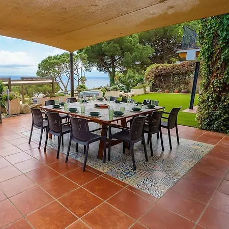 Mitjorn Cala Canyelles فيلة يوريت دي مار