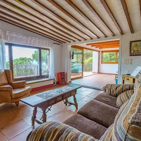 Mitjorn Cala Canyelles فيلة يوريت دي مار